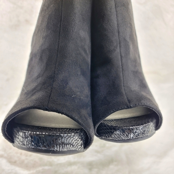 NWT Bootie peep toe heels strap snake embossed suede comfortable GBG Los Angeles - Picture 5 of 10